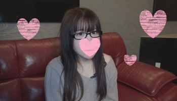 FC2PPV-1640047 眼鏡ロリの敏感潮吹き娘ひなたちゃん21歳☆プリケツ最高♥パイパンまんこ電マ責め大量潮吹き♥濃厚フェラに悶絶♥ガチ生ハメ欲情中出しSEX